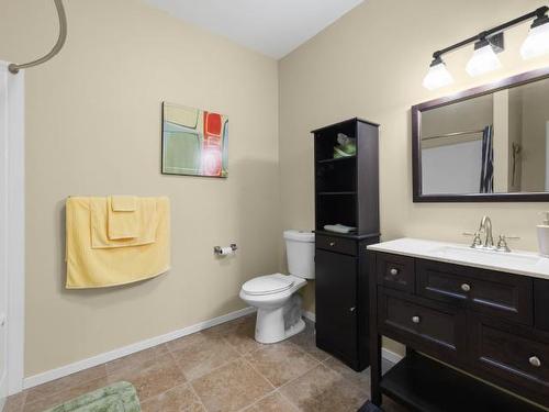 7629 Barnhartvale Road, Kamloops, BC - Indoor Photo Showing Bathroom