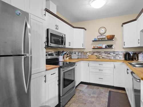 7629 Barnhartvale Road, Kamloops, BC - Indoor Photo Showing Kitchen