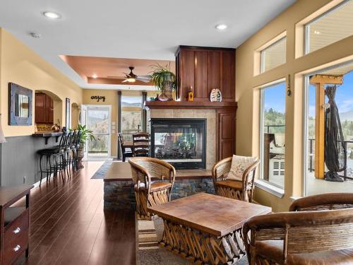 7629 Barnhartvale Road, Kamloops, BC - Indoor Photo Showing Living Room With Fireplace