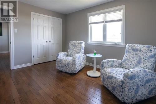 2nd floor bedroom currently used as sitting room - 5520 Bridlewood Court, Iroquois, ON - Indoor