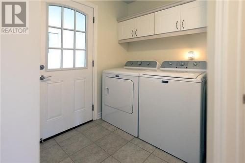 5520 Bridlewood Court, Iroquois, ON - Indoor Photo Showing Laundry Room