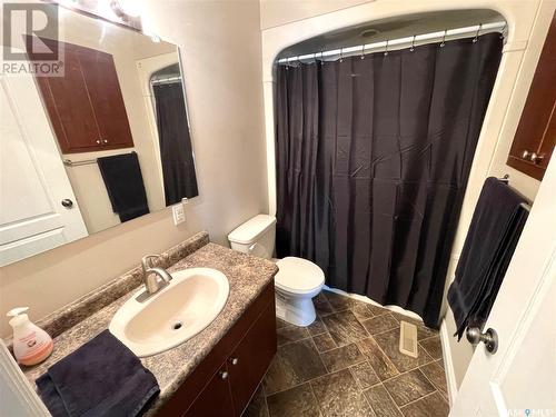 752 99Th Street, North Battleford, SK - Indoor Photo Showing Bathroom