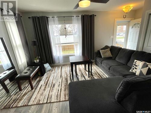752 99Th Street, North Battleford, SK - Indoor Photo Showing Living Room