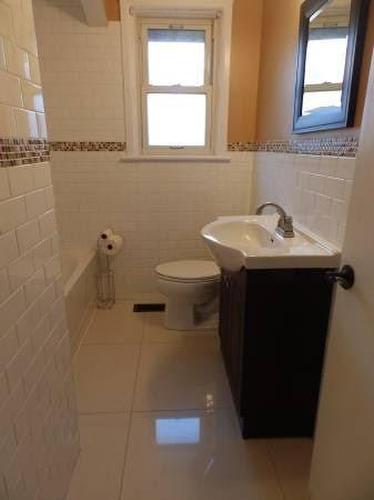 25 Endfield Avenue|Unit #1, Hamilton, ON - Indoor Photo Showing Bathroom