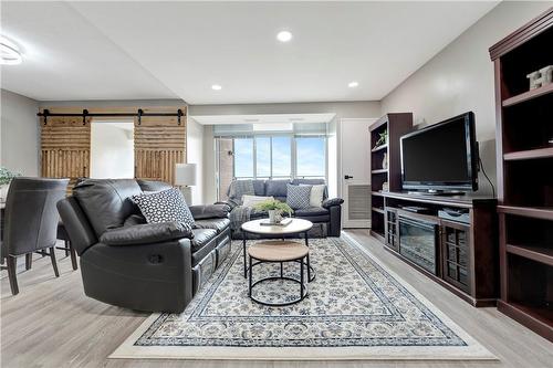 500 Green Road|Unit #1207, Stoney Creek, ON - Indoor Photo Showing Living Room