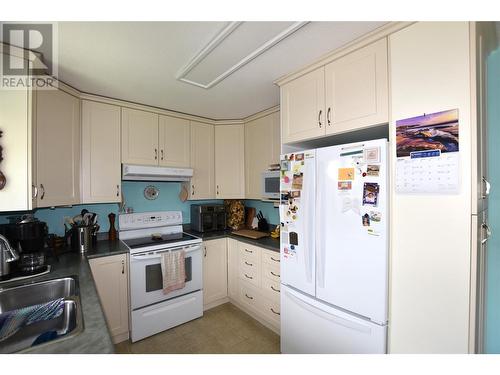 683 Cougar Street, Vernon, BC - Indoor Photo Showing Kitchen