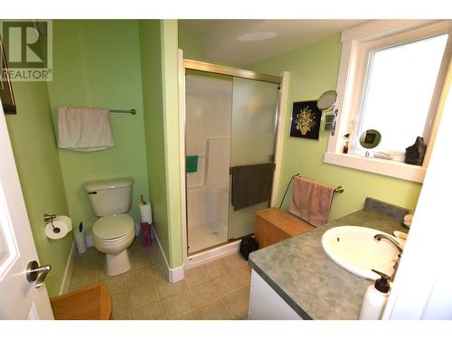 683 Cougar Street, Vernon, BC - Indoor Photo Showing Bathroom