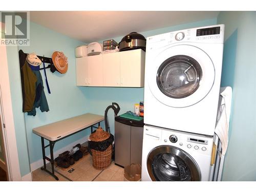 683 Cougar Street, Vernon, BC - Indoor Photo Showing Laundry Room