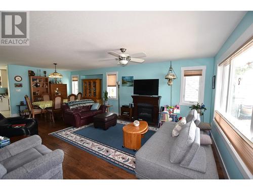 683 Cougar Street, Vernon, BC - Indoor Photo Showing Living Room