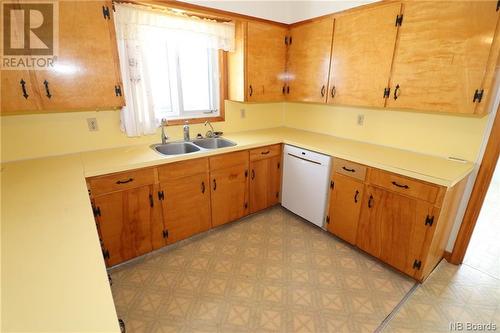 1177 Route 776, Grand Manan, NB - Indoor Photo Showing Kitchen With Double Sink