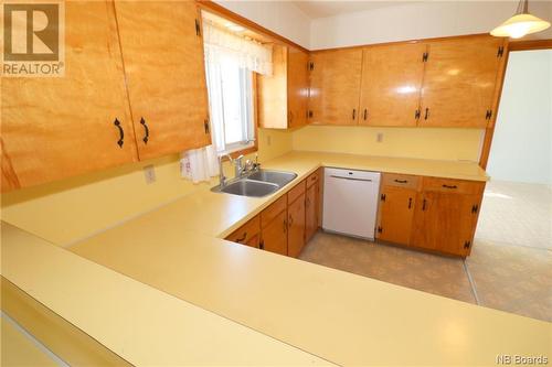 1177 Route 776, Grand Manan, NB - Indoor Photo Showing Kitchen With Double Sink