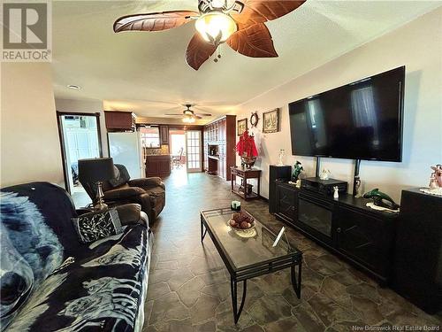 7662 Du Havre, Bas-Caraquet, NB - Indoor Photo Showing Living Room