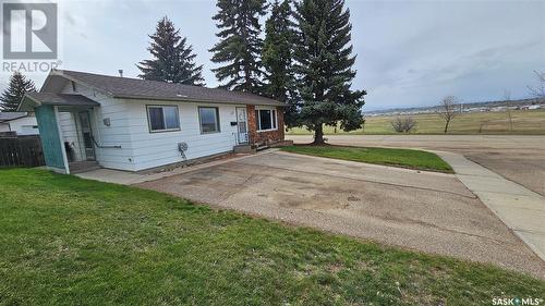 132 Haw Place, Swift Current, SK - Outdoor