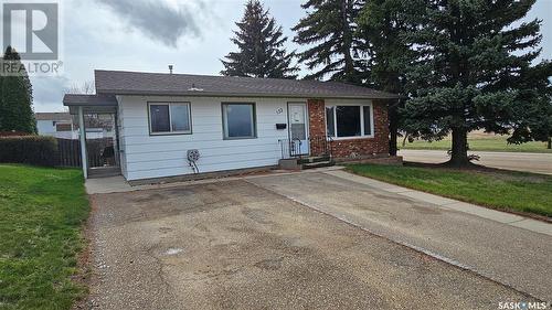 132 Haw Place, Swift Current, SK - Outdoor