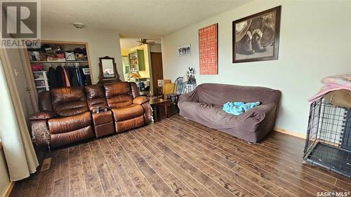 132 Haw Place, Swift Current, SK - Indoor Photo Showing Living Room