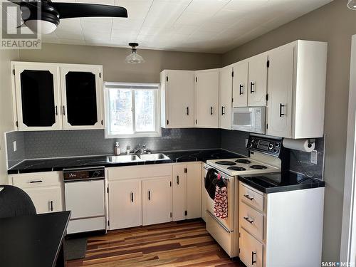 101 Otter Place, Beaver Flat, SK - Indoor Photo Showing Kitchen With Double Sink