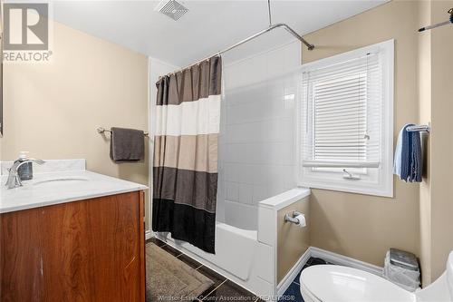 825 Arthur Road, Windsor, ON - Indoor Photo Showing Bathroom