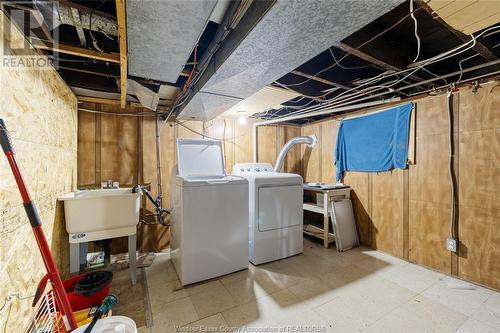 825 Arthur Road, Windsor, ON - Indoor Photo Showing Laundry Room