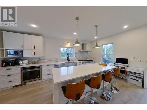 5090 50A Street Ne, Salmon Arm, BC - Indoor Photo Showing Kitchen With Upgraded Kitchen