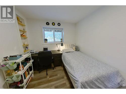 5090 50A Street Ne, Salmon Arm, BC - Indoor Photo Showing Bedroom