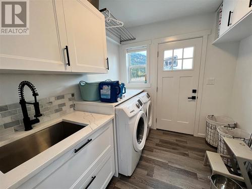 5090 50A Street Ne, Salmon Arm, BC - Indoor Photo Showing Laundry Room