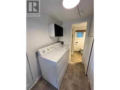 5090 50A Street Ne, Salmon Arm, BC - Indoor Photo Showing Laundry Room