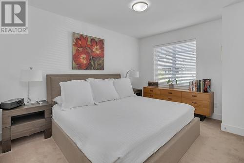 600 Sherwood Road Unit# 56, Kelowna, BC - Indoor Photo Showing Bedroom