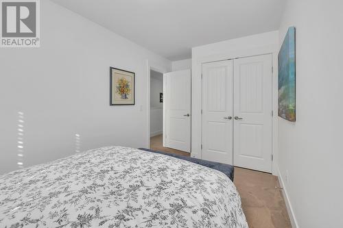 600 Sherwood Road Unit# 56, Kelowna, BC - Indoor Photo Showing Bedroom