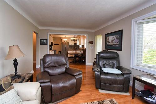 41 Woodbine Avenue, St. Catharines, ON - Indoor Photo Showing Living Room