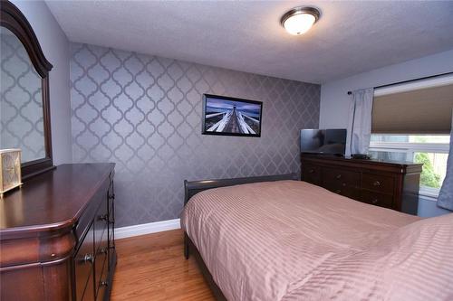 41 Woodbine Avenue, St. Catharines, ON - Indoor Photo Showing Bedroom