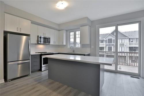 288 Glover Road|Unit #32, Stoney Creek, ON - Indoor Photo Showing Kitchen With Upgraded Kitchen