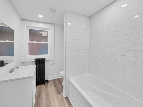 132 Holton Avenue S, Hamilton, ON - Indoor Photo Showing Bathroom