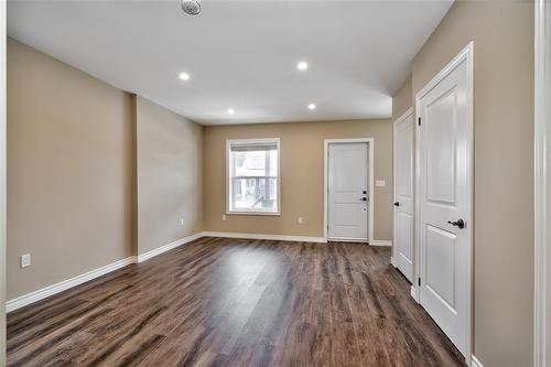 70 Gage Avenue N, Hamilton, ON - Indoor Photo Showing Other Room