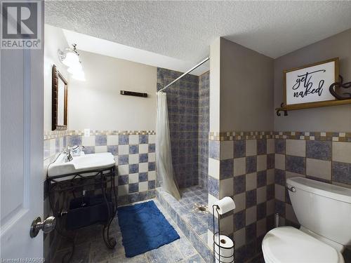 210 Denstedt Street W, Listowel, ON - Indoor Photo Showing Bathroom