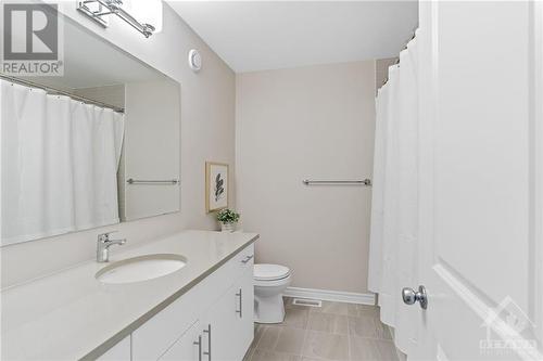 165 Angelonia Crescent, Gloucester, ON - Indoor Photo Showing Bathroom