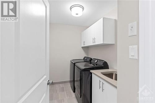 165 Angelonia Crescent, Gloucester, ON - Indoor Photo Showing Laundry Room