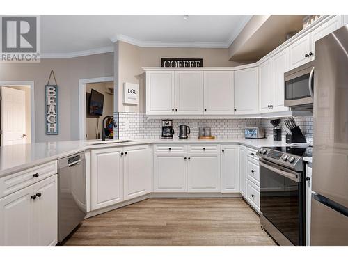 1088 Sunset Drive Unit# 334, Kelowna, BC - Indoor Photo Showing Kitchen