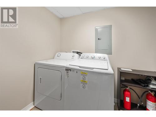 1088 Sunset Drive Unit# 334, Kelowna, BC - Indoor Photo Showing Laundry Room