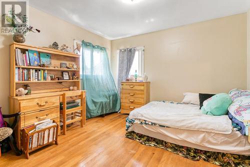 875/877 Jones Street, Kelowna, BC - Indoor Photo Showing Bedroom