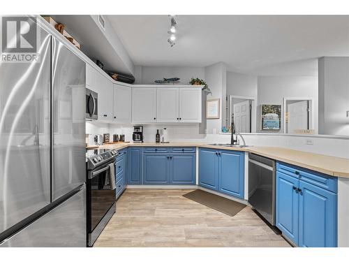 1088 Sunset Drive Unit# 331, Kelowna, BC - Indoor Photo Showing Kitchen