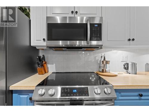 1088 Sunset Drive Unit# 331, Kelowna, BC - Indoor Photo Showing Kitchen