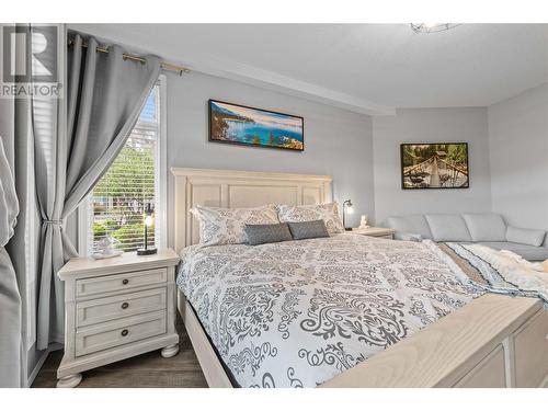1088 Sunset Drive Unit# 331, Kelowna, BC - Indoor Photo Showing Bedroom