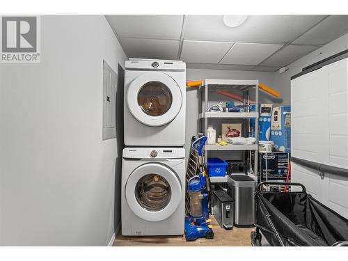 1088 Sunset Drive Unit# 331, Kelowna, BC - Indoor Photo Showing Laundry Room