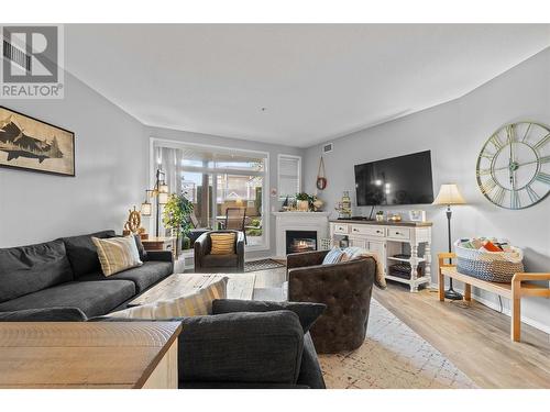 1088 Sunset Drive Unit# 331, Kelowna, BC - Indoor Photo Showing Living Room With Fireplace