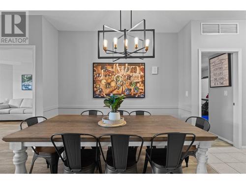 1088 Sunset Drive Unit# 331, Kelowna, BC - Indoor Photo Showing Dining Room