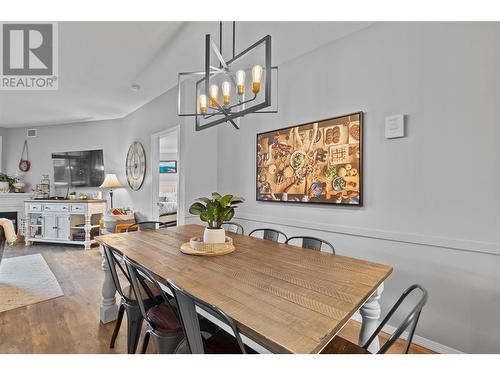 1088 Sunset Drive Unit# 331, Kelowna, BC - Indoor Photo Showing Dining Room