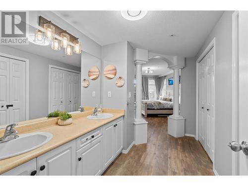 1088 Sunset Drive Unit# 331, Kelowna, BC - Indoor Photo Showing Bathroom