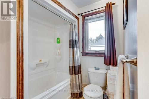 79 Forest Street, Aylmer, ON - Indoor Photo Showing Bathroom