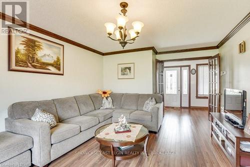 79 Forest Street, Aylmer, ON - Indoor Photo Showing Living Room