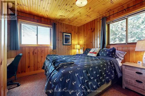 68 South Fork Drive, Kawartha Lakes, ON - Indoor Photo Showing Bedroom